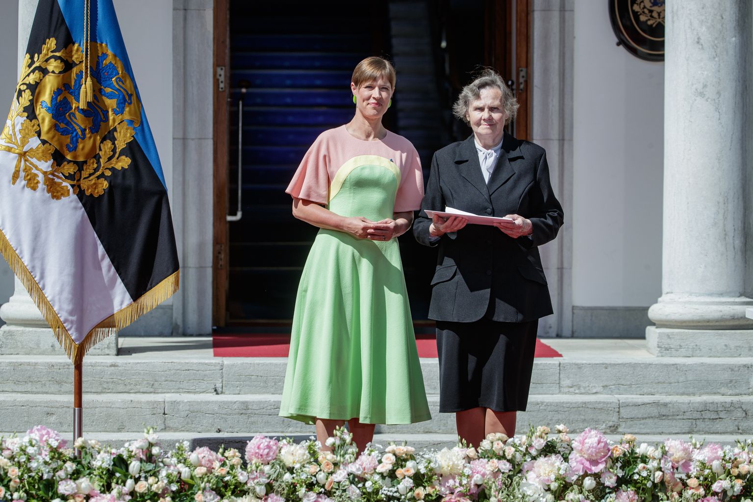 Riiklike teenetemärkide üleandmine eelmisel aastal. Keeleteadlane Mare Koit koos president Kersti Kaljulaidiga.
