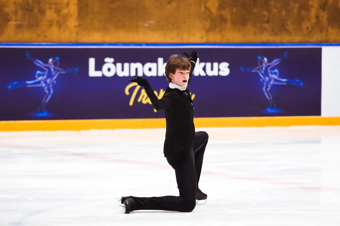 Tänavusel Lõunakeskus Trophy iluuisuvõistlusel võidutses meesjuunioride kategoorias Eesti noormees Vladislav Churakov.