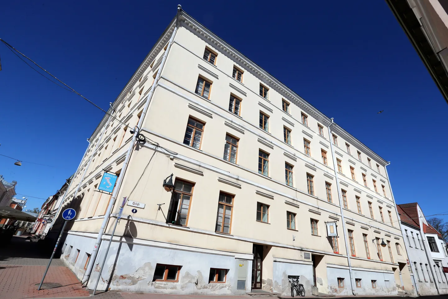 Pildil Tartu linna polikliinik.