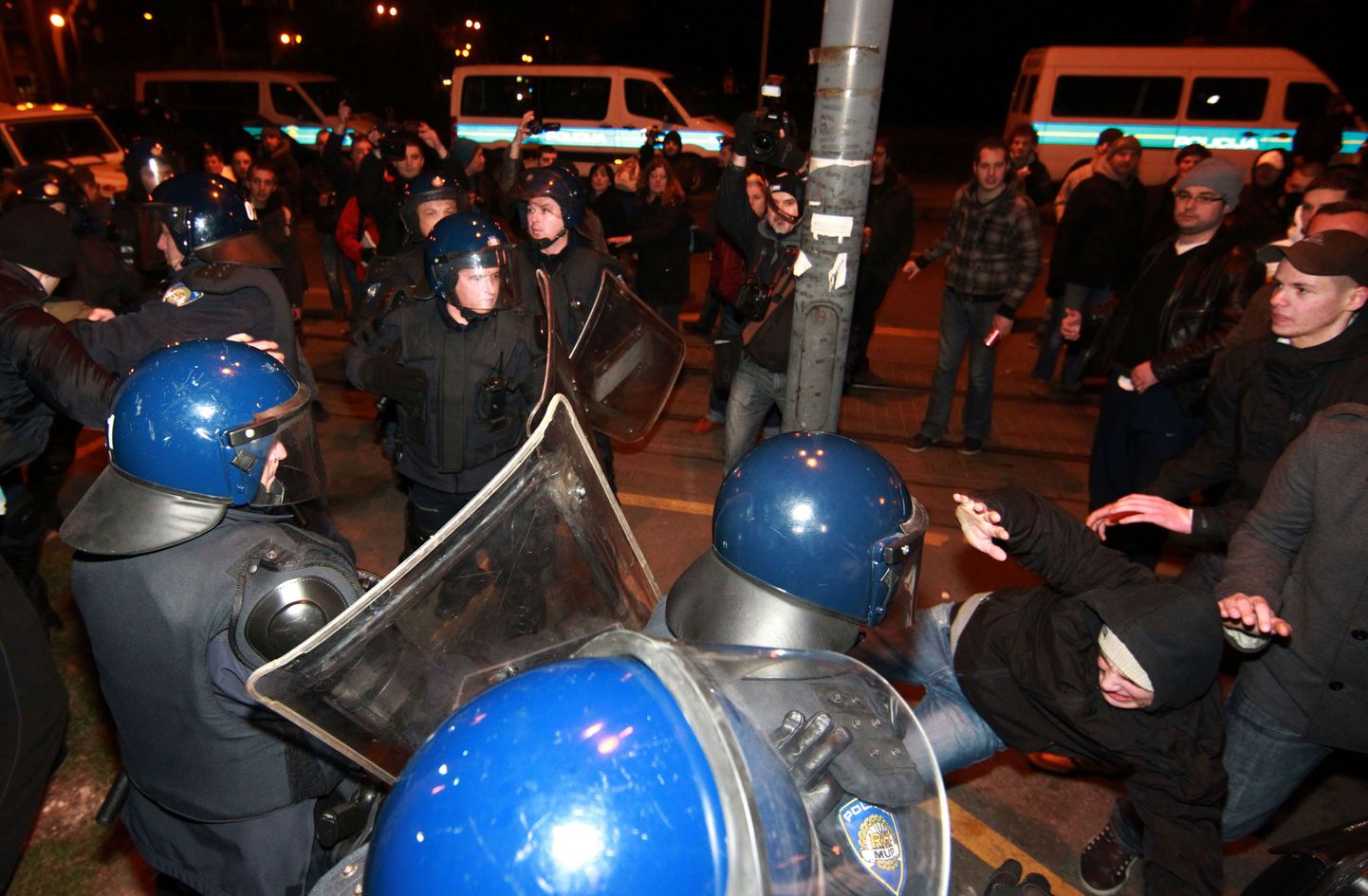 Horvaatia märulipolitsei ja meeleavaldajad Zagrebis.