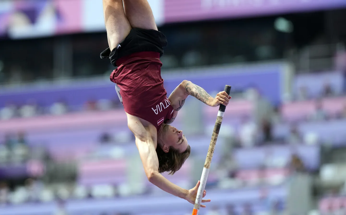 Latvijas kārtslēcējs Valters Kreišs 2024. gada vasaras olimpiskajās spēlēs.