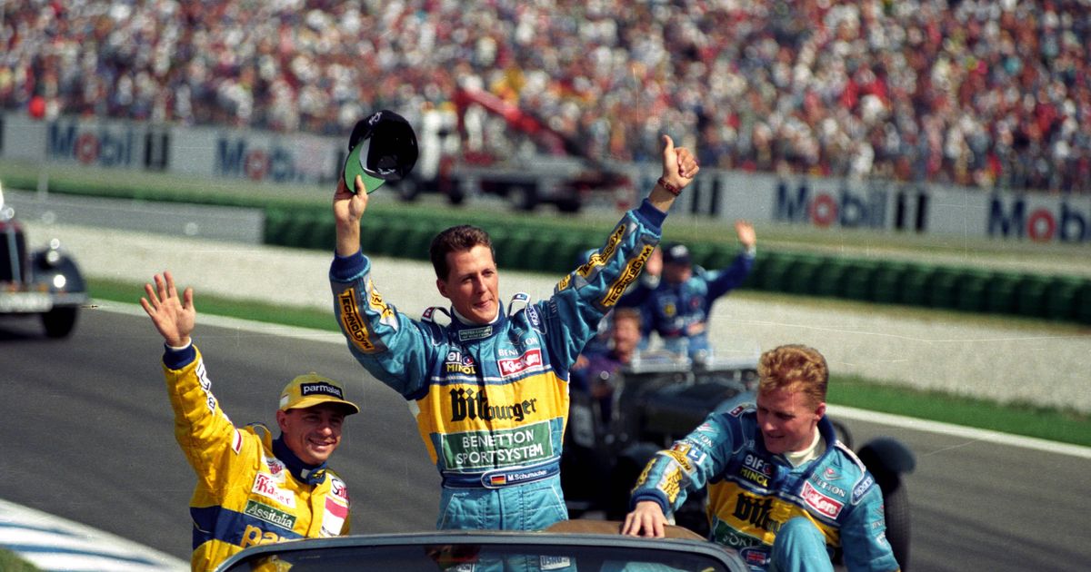 Michael suudab laua taga istuda