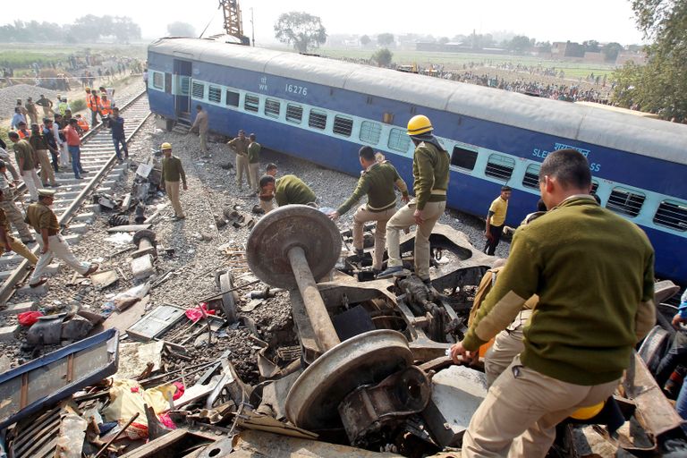Rescue workers search for survivors at the site of a train derailment in Pukhrayan, south of Kanpur city, India November 20, 2016. REUTERS/Jitendra Prakash