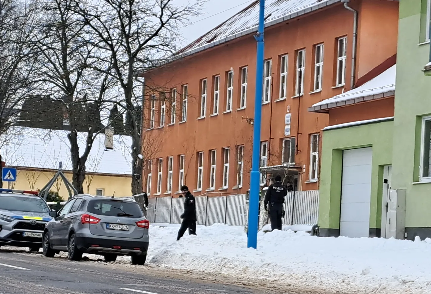 Полиция у гимназии в Словакии