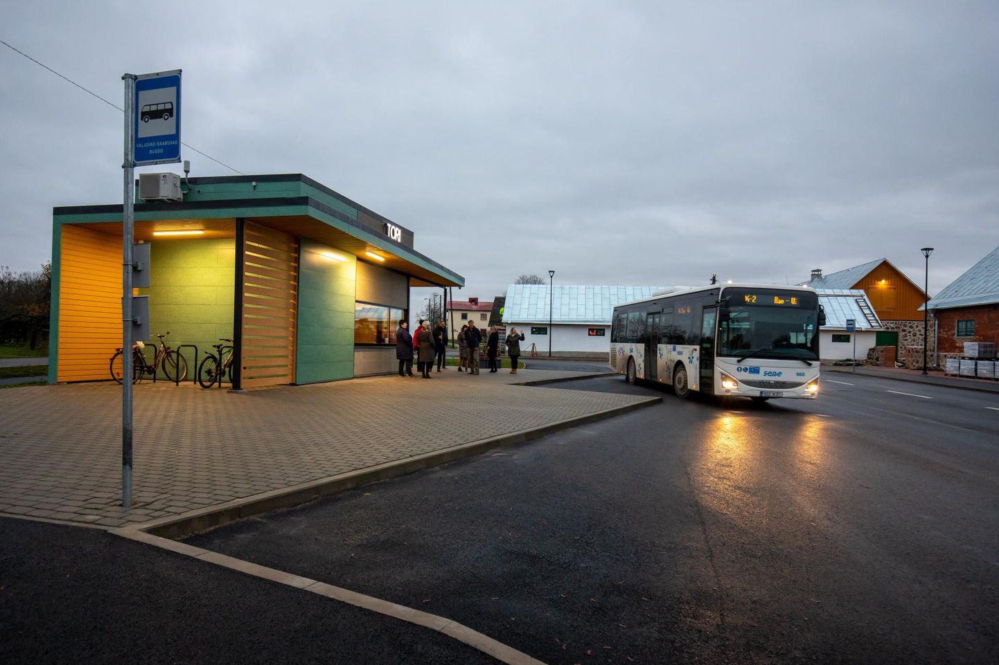 Ühistransport areneb: alles eelmisel kuul avati Toris ja Ares minibussijaam.