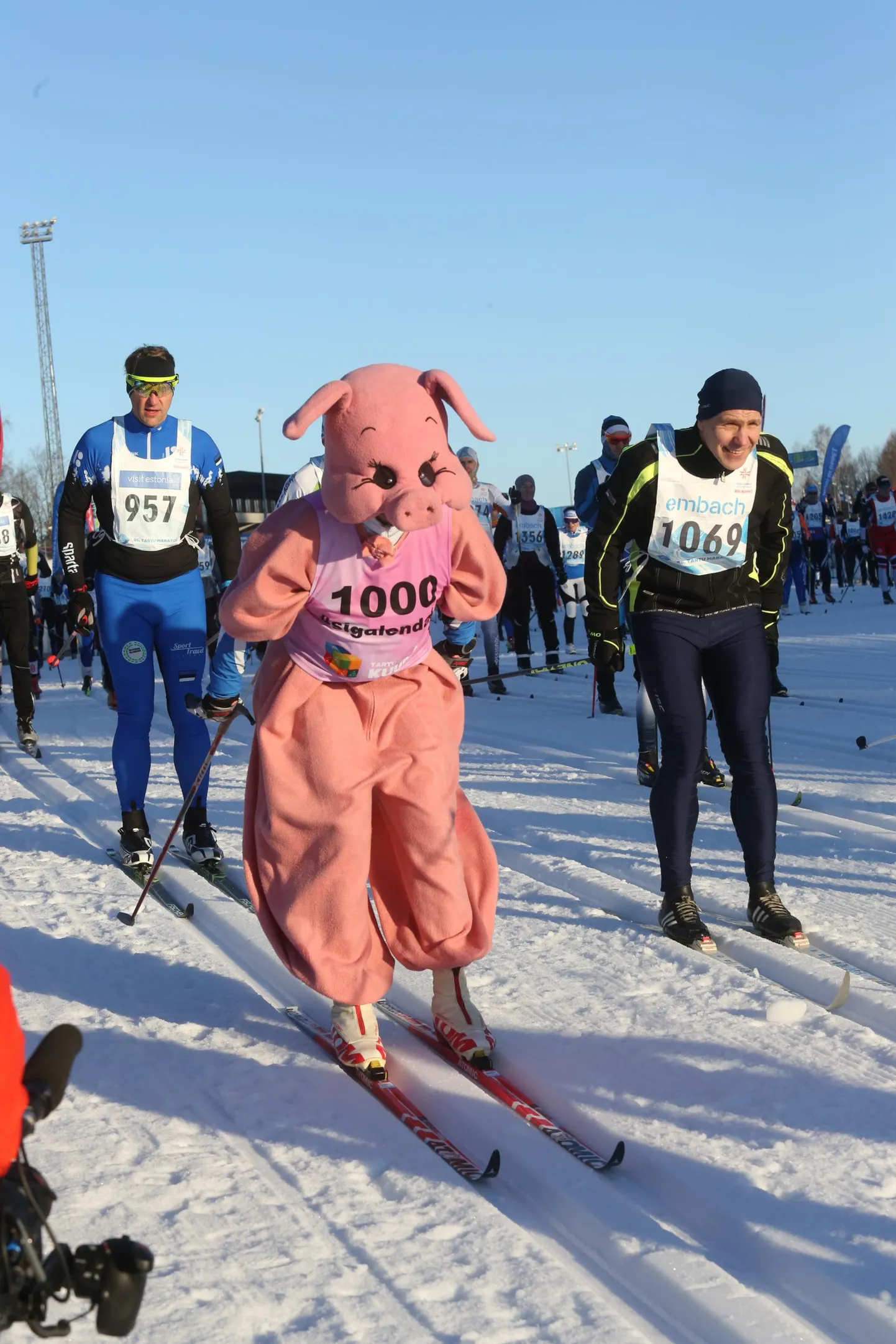 Sellist vaatepilti võis viimati suusamaratonil näha 2019. aasta veebruaris. Tänavu minnakse taas suuskadel rajale, aga mitte kõrvuti.