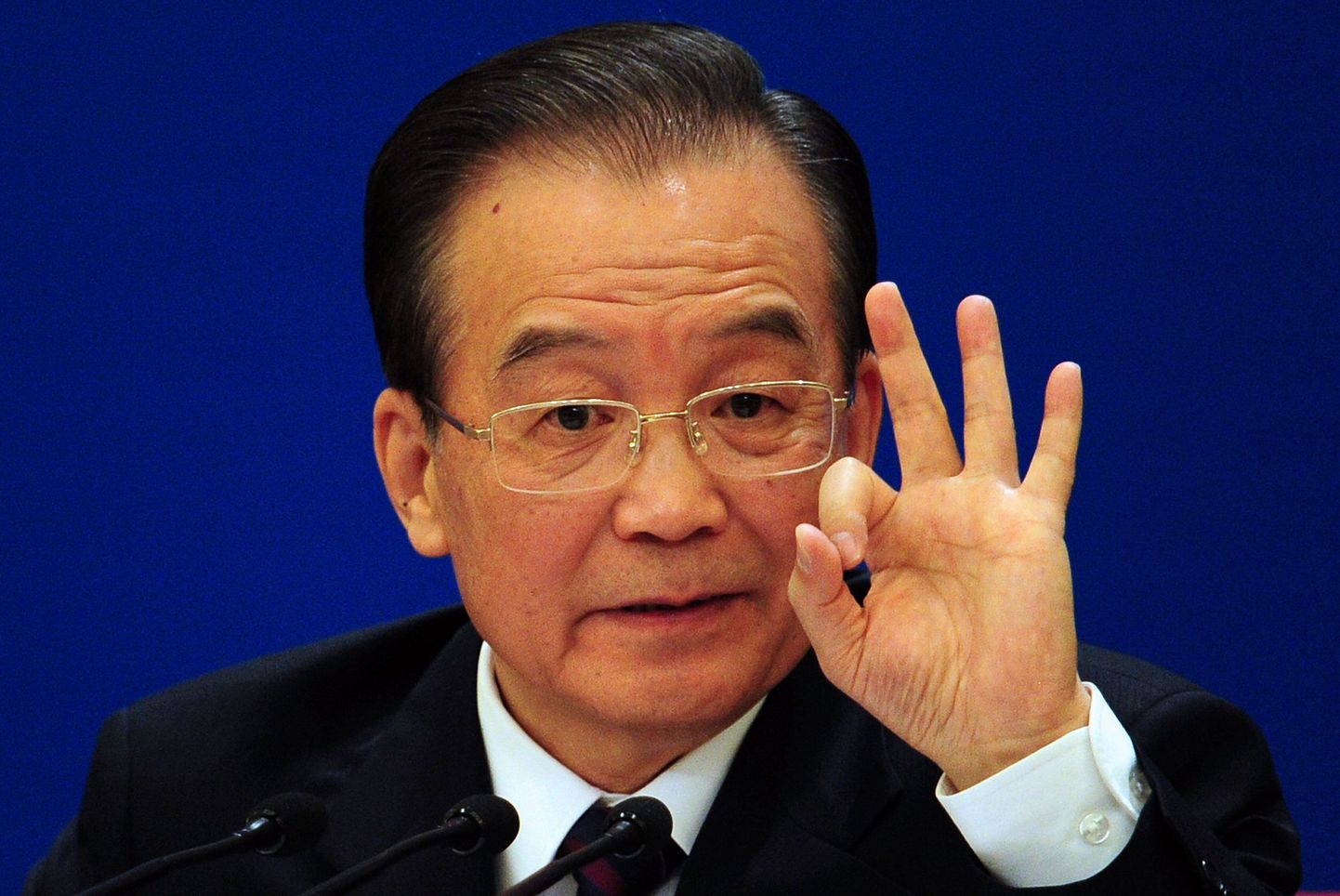 Hiina peaminister Wen Jiabao ütles tänasel pressikonverentsil, et riik peab asuma poliitilise reformi teele, kuid ühtegi uut ettepanekut ei avaldanud.
