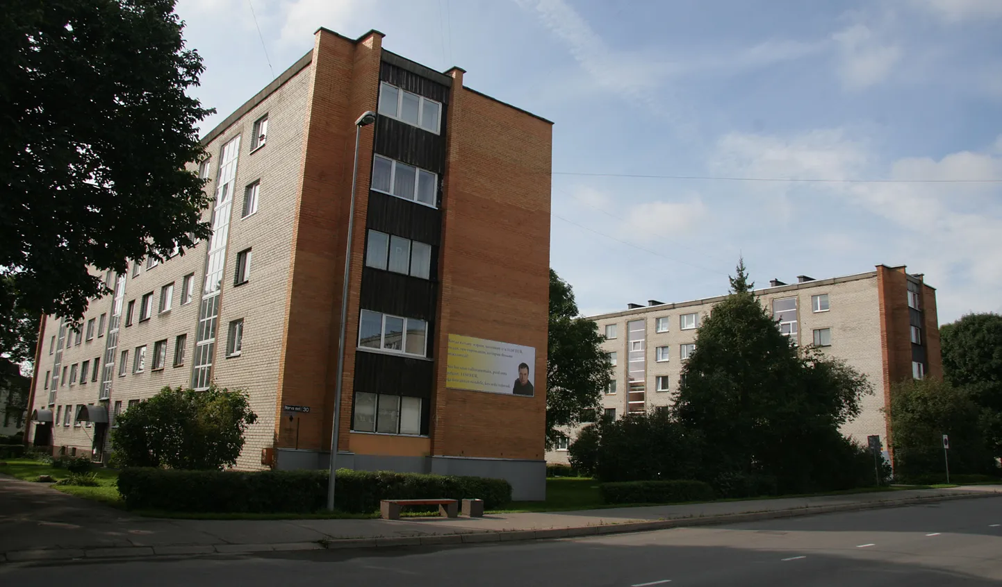 Jõhvi korteriühistud saavad vallalt toetust küsida nii puude hoolduslõikuseks, pinkide paigaldamiseks kui lillede istutamiseks.