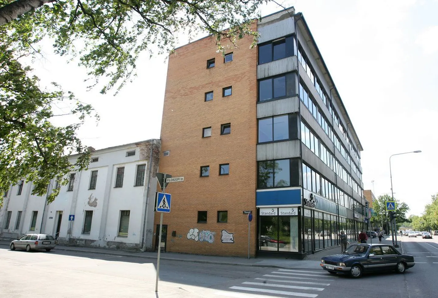 Büroohoone Tartus Riia tänaval, kus lisaks raadiostuudiole alustab peagi tööd ka teletoimetus.