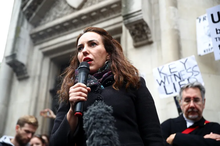 Julian Assange'i kihlatu Stella Morris rääkimas 27. oktoobril 2021 Londonis Assange'i vabastamist nõudval protestil