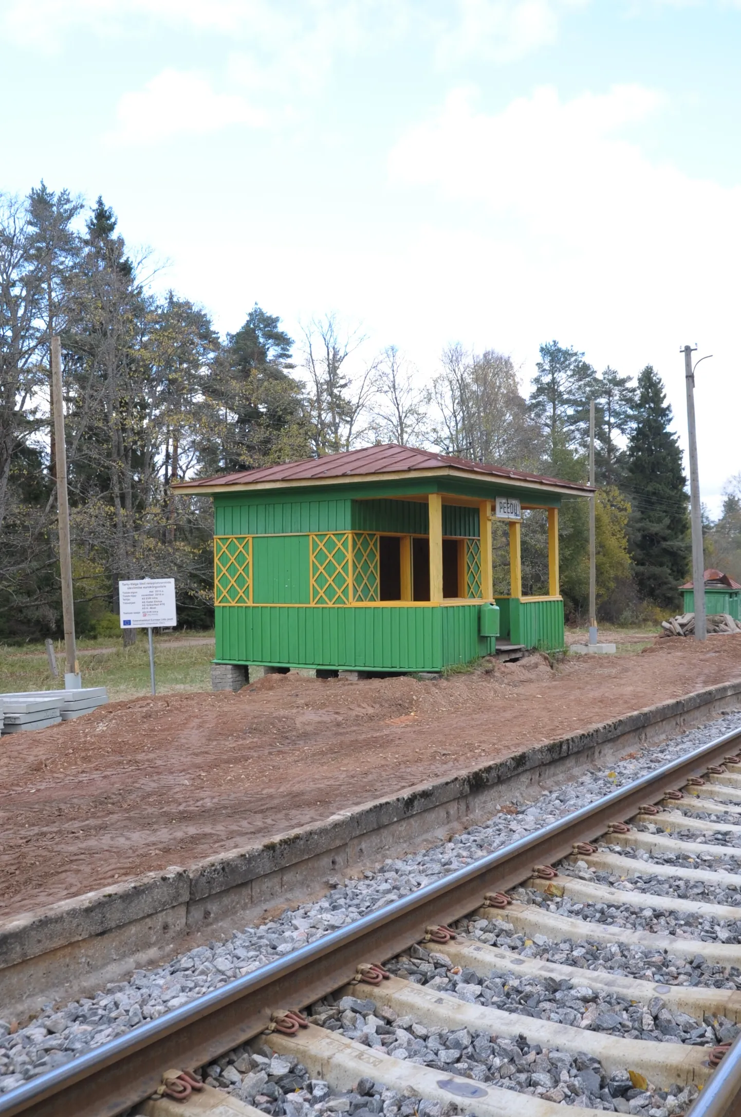 Peedu raudteejaama renoveeritud ootepaviljon.