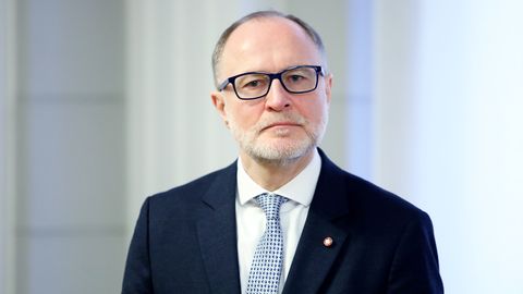 ДЕКЛАРАЦИИ ЧИНОВНИКОВ ⟩ В прошлом году уменьшились доходы министра обороны Спрудса