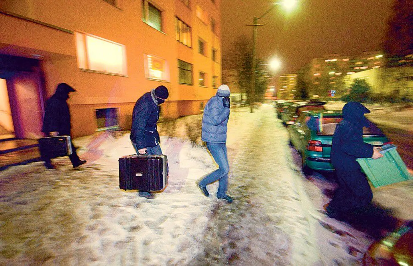 22 февраля, в среду, около 20 часов работники КаПо закончили обыск      на маардуской квартире Дрессена.