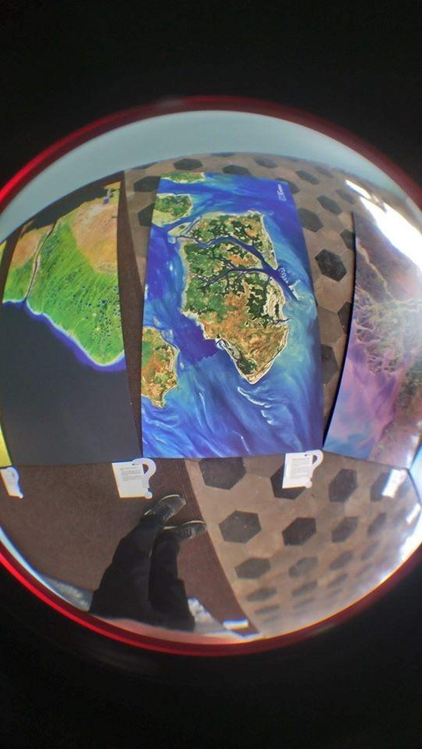 Näitus “Maa päev” vaatab meie planeedile kosmonaudi pilguga.