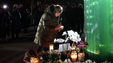 Фото ⟩ Более 50 погибших: прошло памятное мероприятие, посвященное жертвам трагедии в рижском магазине Maxima