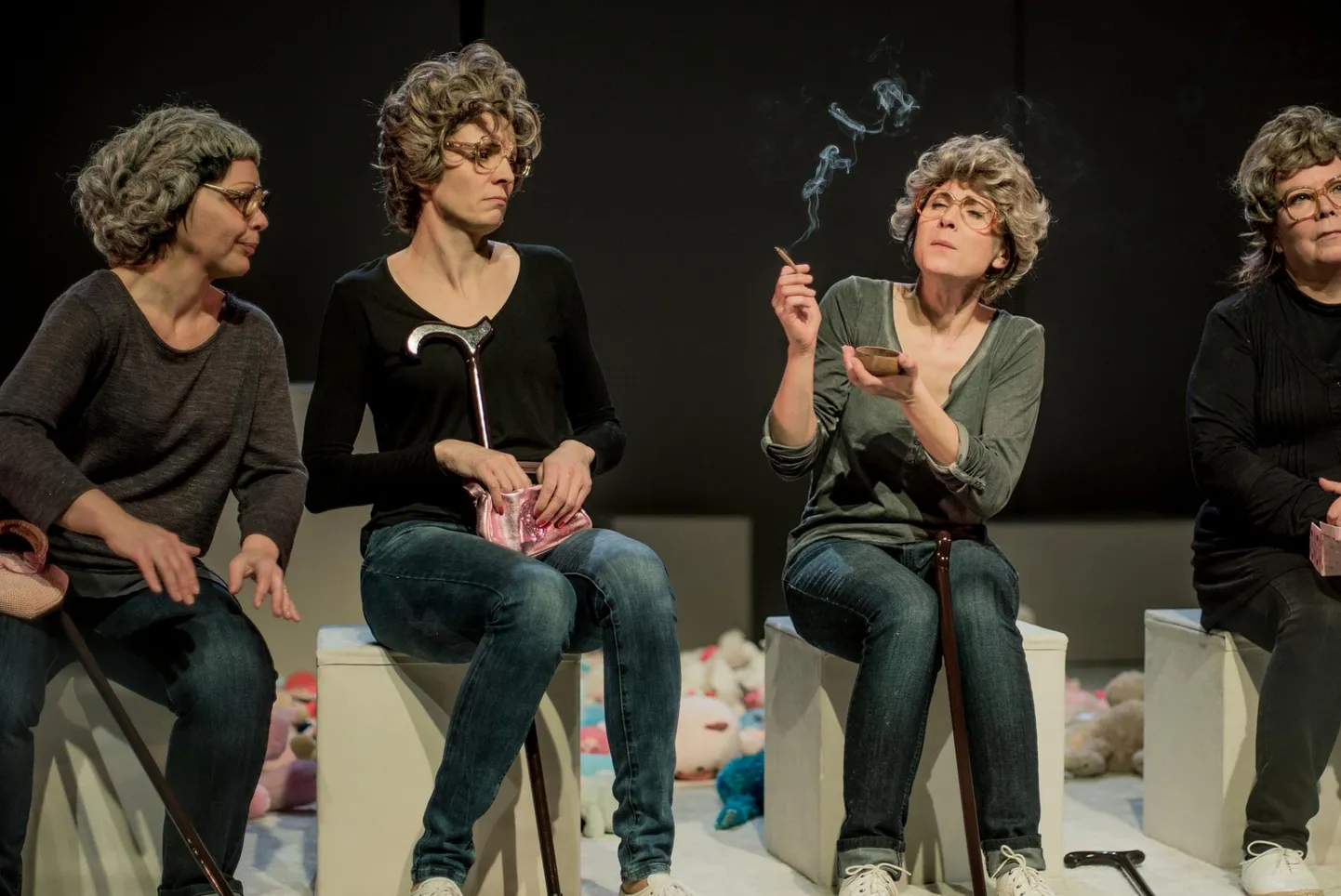 Ugala teatri eelmise aasta menukaimaks lavastuseks kujunenud Liis Aedmaa autorilavastus "Emadepäev" on kolmapäeval Rakvere teatri laval.