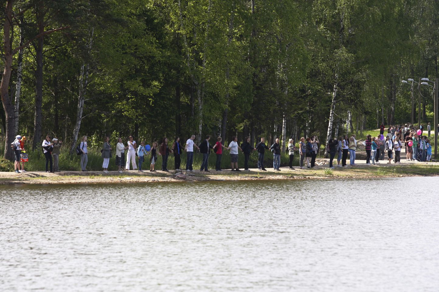 Inimkett ümber Arbi järve 2010. aastal.