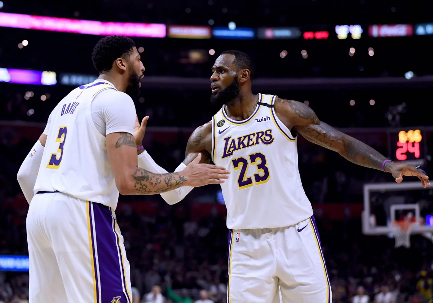 Lebrons Džeimss un Entonijs Deiviss