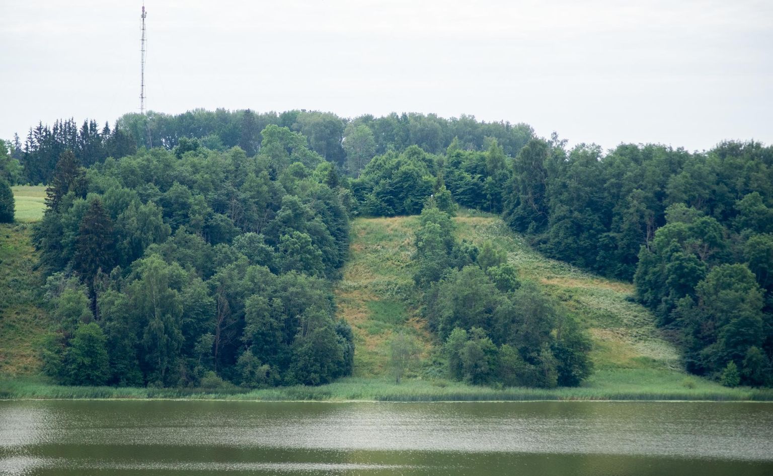 Närska mägi laskub järve ja see on suusamäe ehitamise juures suurim murekoht.