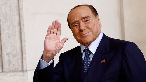 Berlusconi pärijad müüsid kurikuulsa bunga-bunga pidude häärberi Katari šeigile