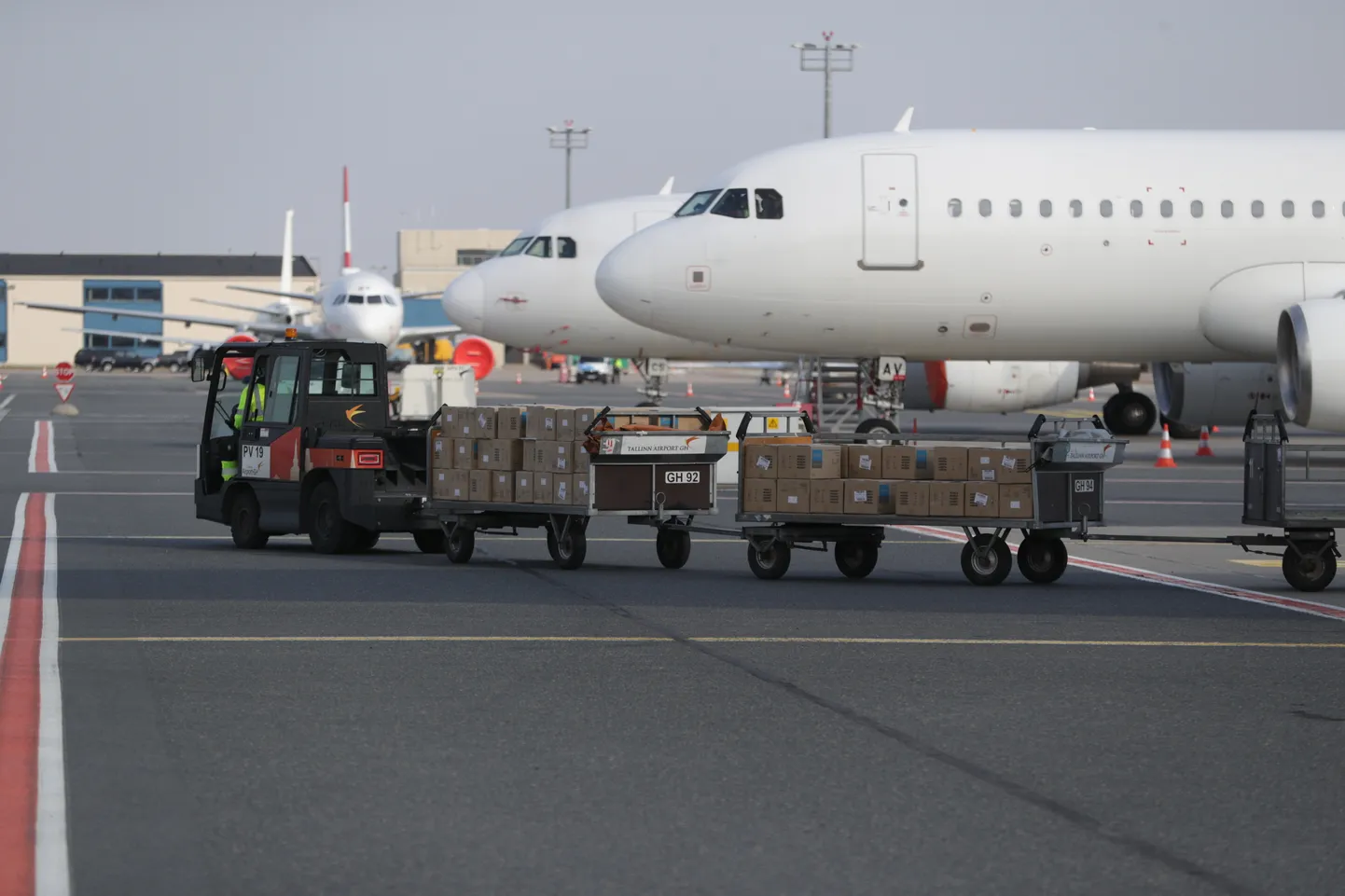 Самолет Finnair в Таллинне.