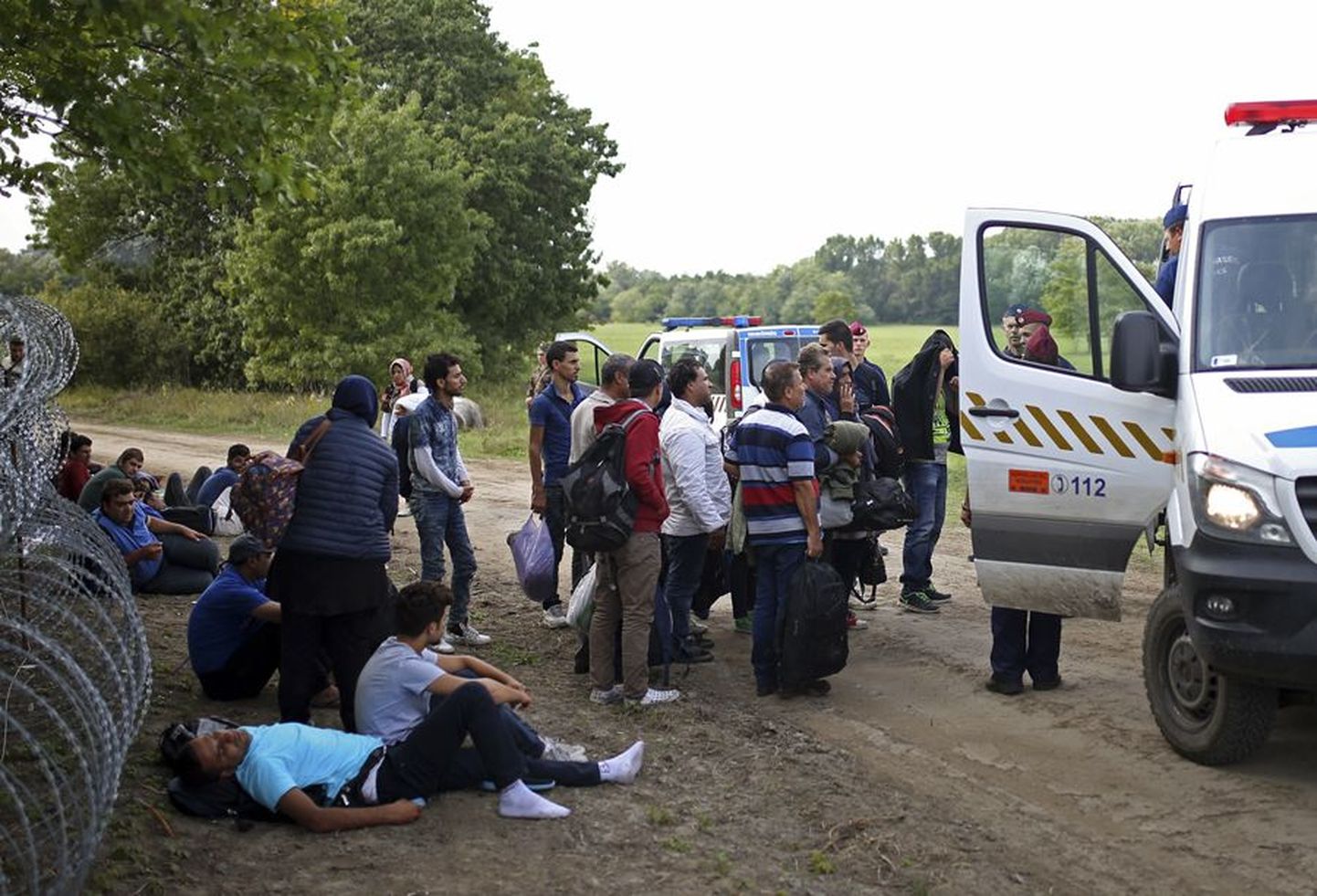 Need ilma loata üle Serbia piiri Ungarisse sisenenud inimesed võeti Ungaris kinni teisipäeval.