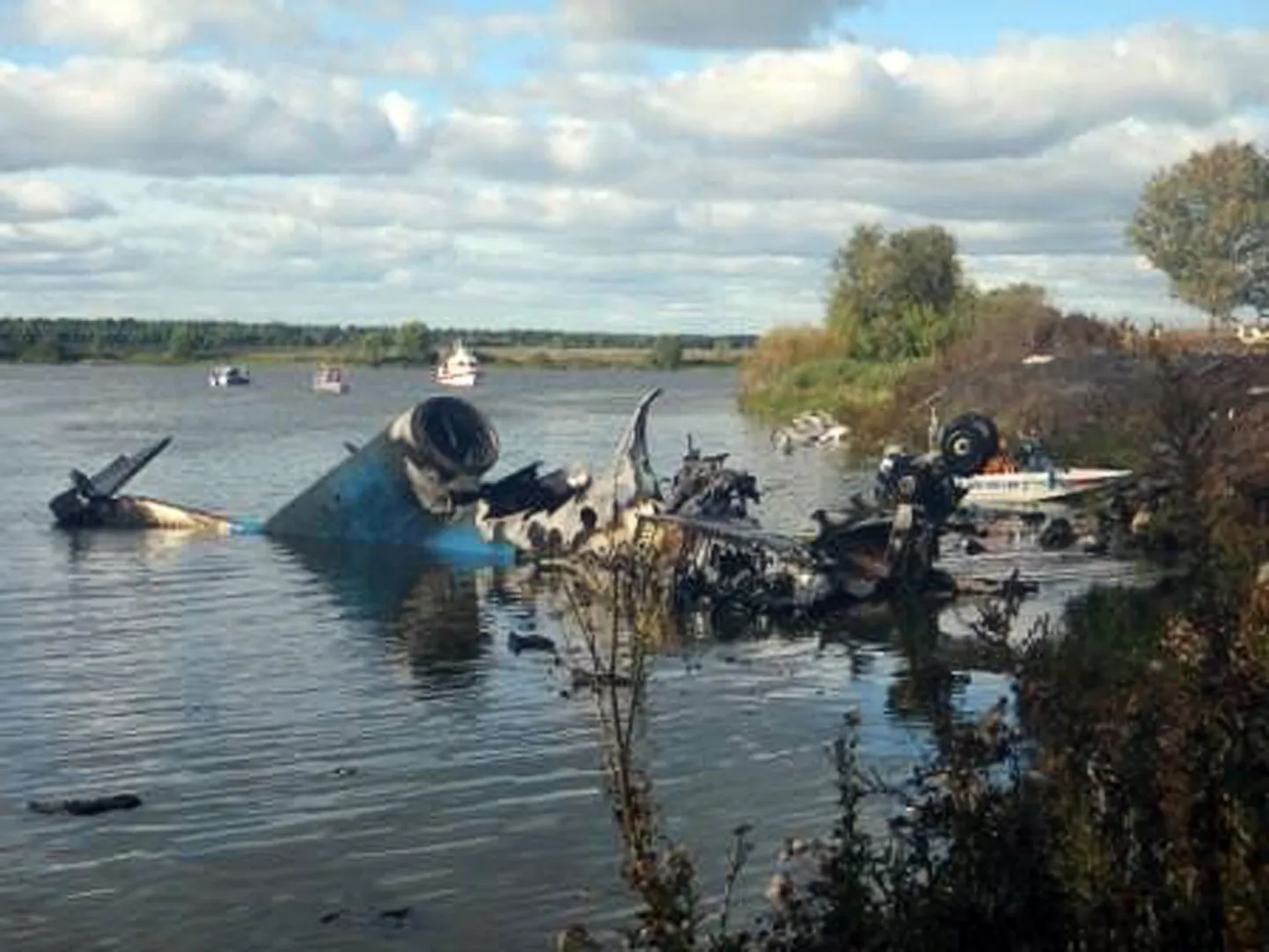 JAK-42 rusud Jaroslavli lähistel Volga jões.