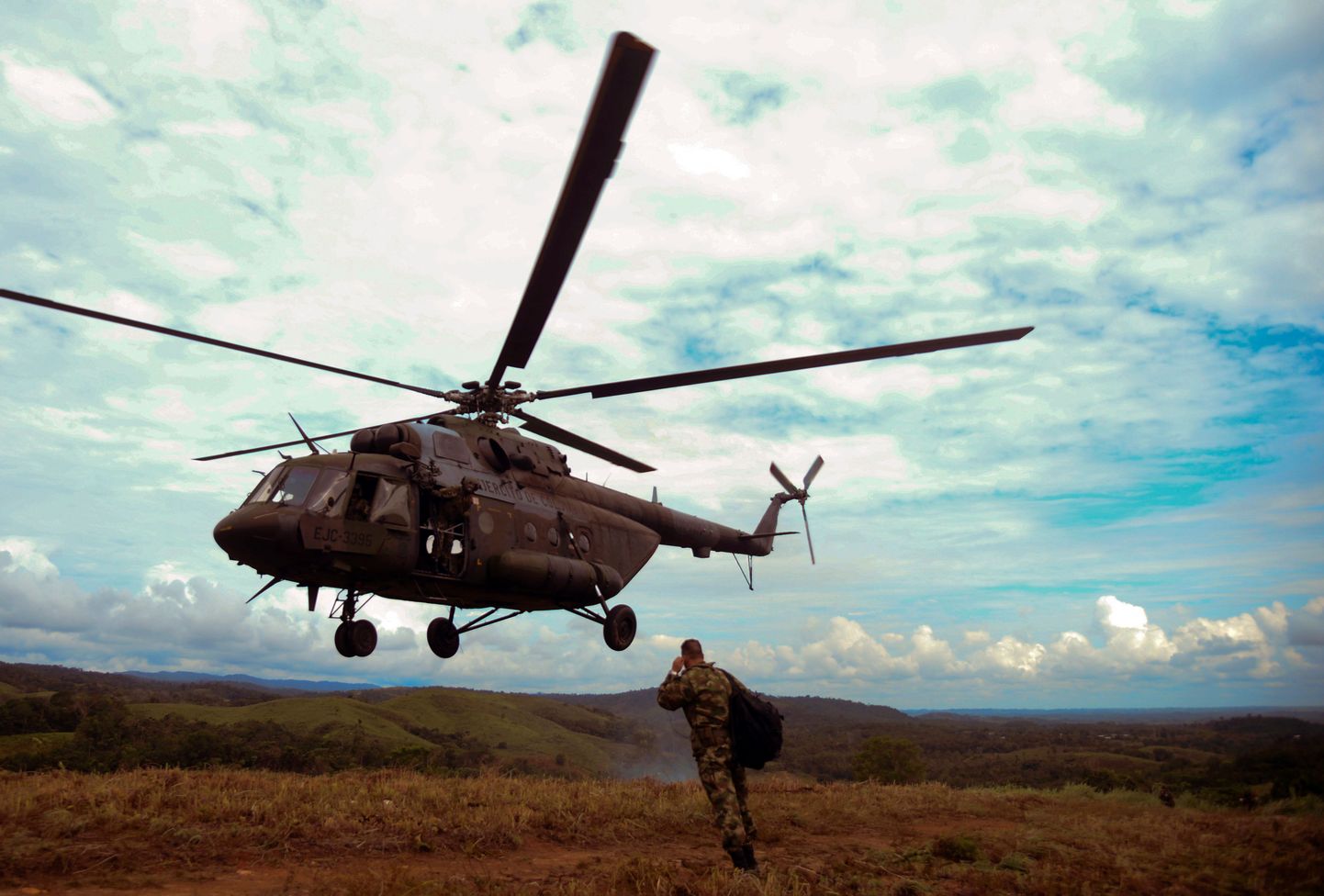 Colombia armeele kuuluv Vene päritolu Mi-17 helikopter Antioquia departemangus.