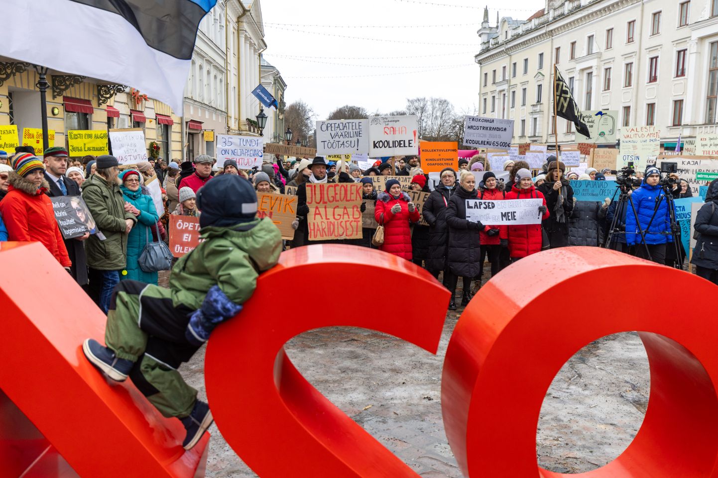 Tartlased avaldavad toetust streikivatele õpetajatele üle Eesti.