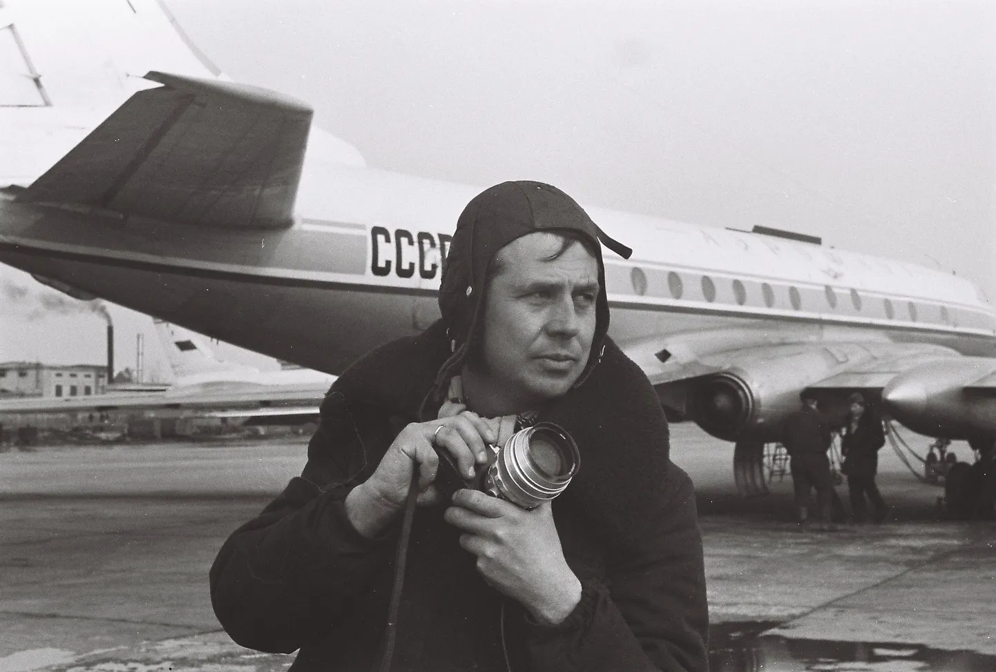 Виллем Каллинг с фотоаппаратом "Зенит".