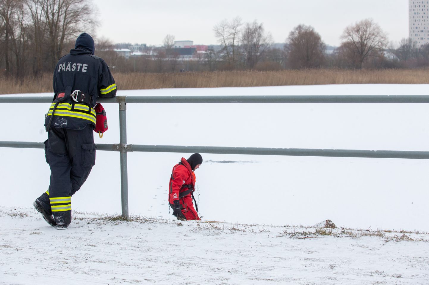 Спасатели не советуют выходить на неокрепший лед.