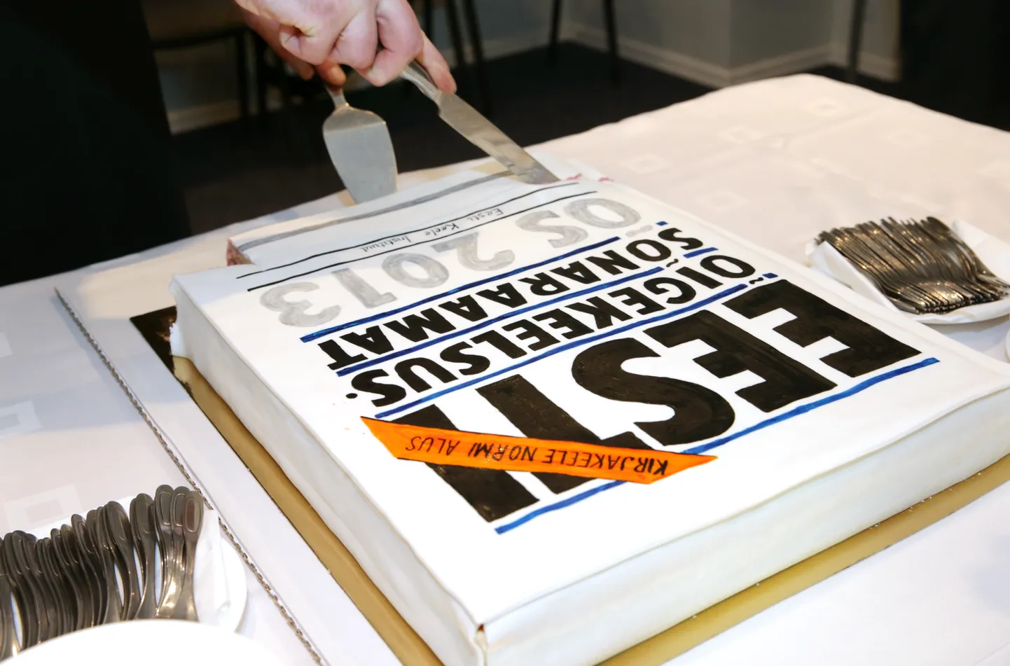 Eesti õigekeelsussõnaraamatu ÕS 2013 esitlus Eesti Keele Instituudis. Uudisteose tordivariant
pl/FOTO PEETER LANGOVITS/ POSTIMEES