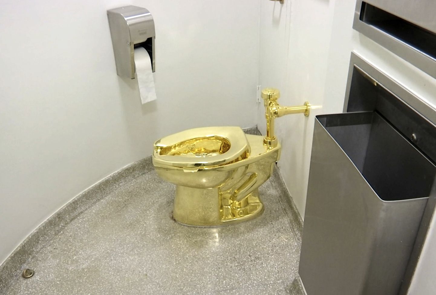 Varastatud kuldne tualetipott.
