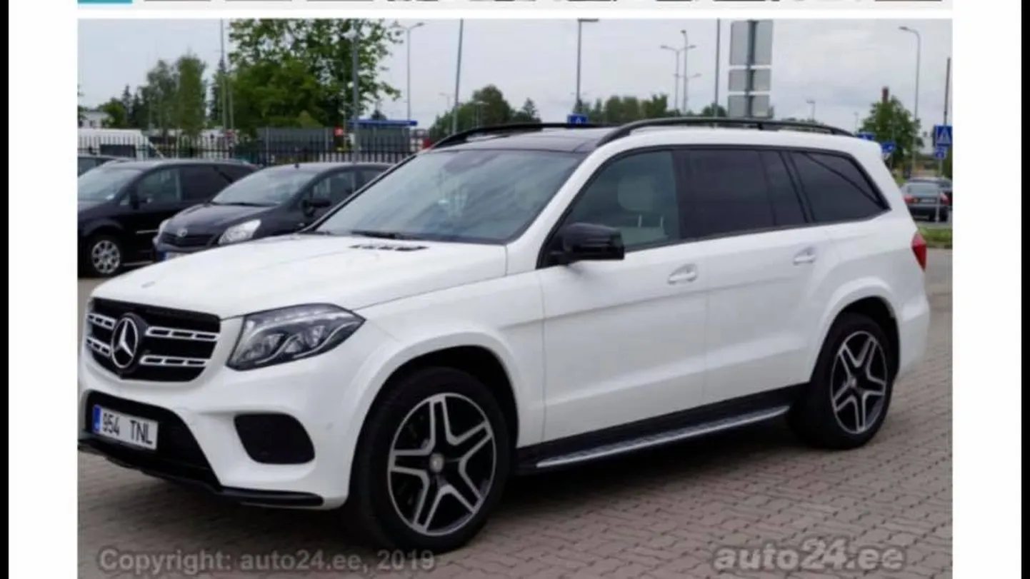 Öösel ärandati Tartus Mercedes-Benz.