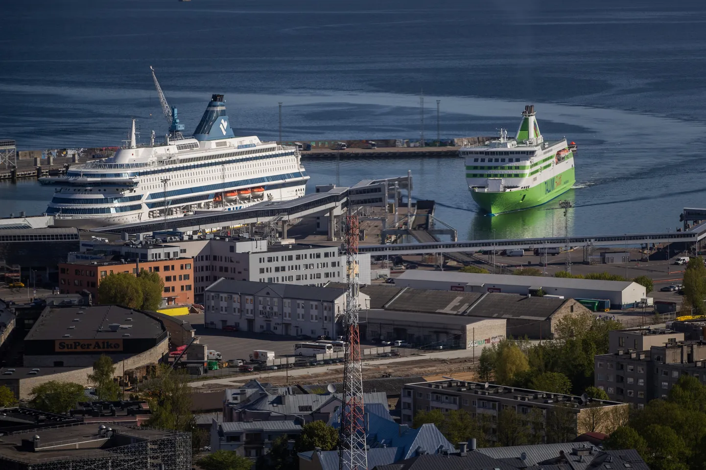 Tallinna Vanasadam. Tallink
