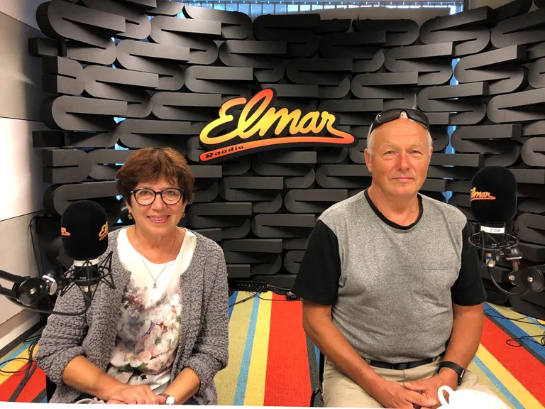 Rallifännid Merle ja Mati raadio Elmar stuudios