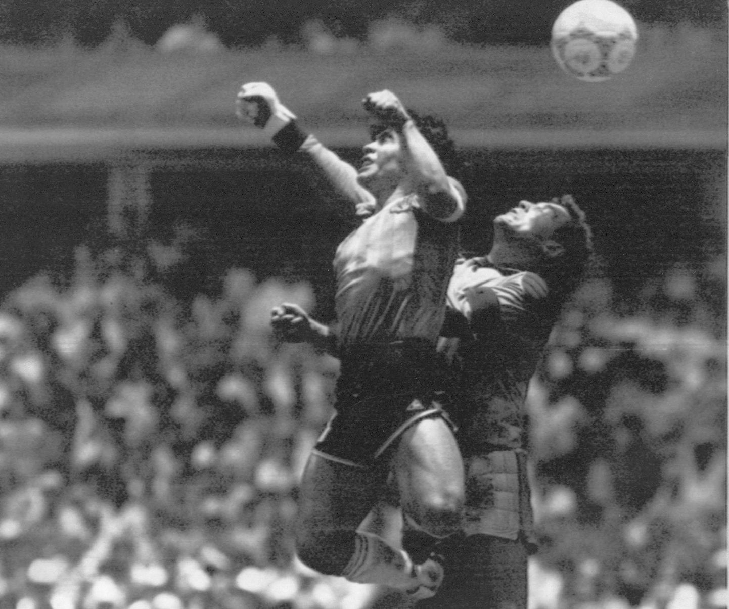 Sean O`Hanloni poeg teeb järgi muuhulgas ka argentiinlase Diego Maradona,kuulsat käega löödud väravat 1986. aasta MMil Inglismaa vastu.