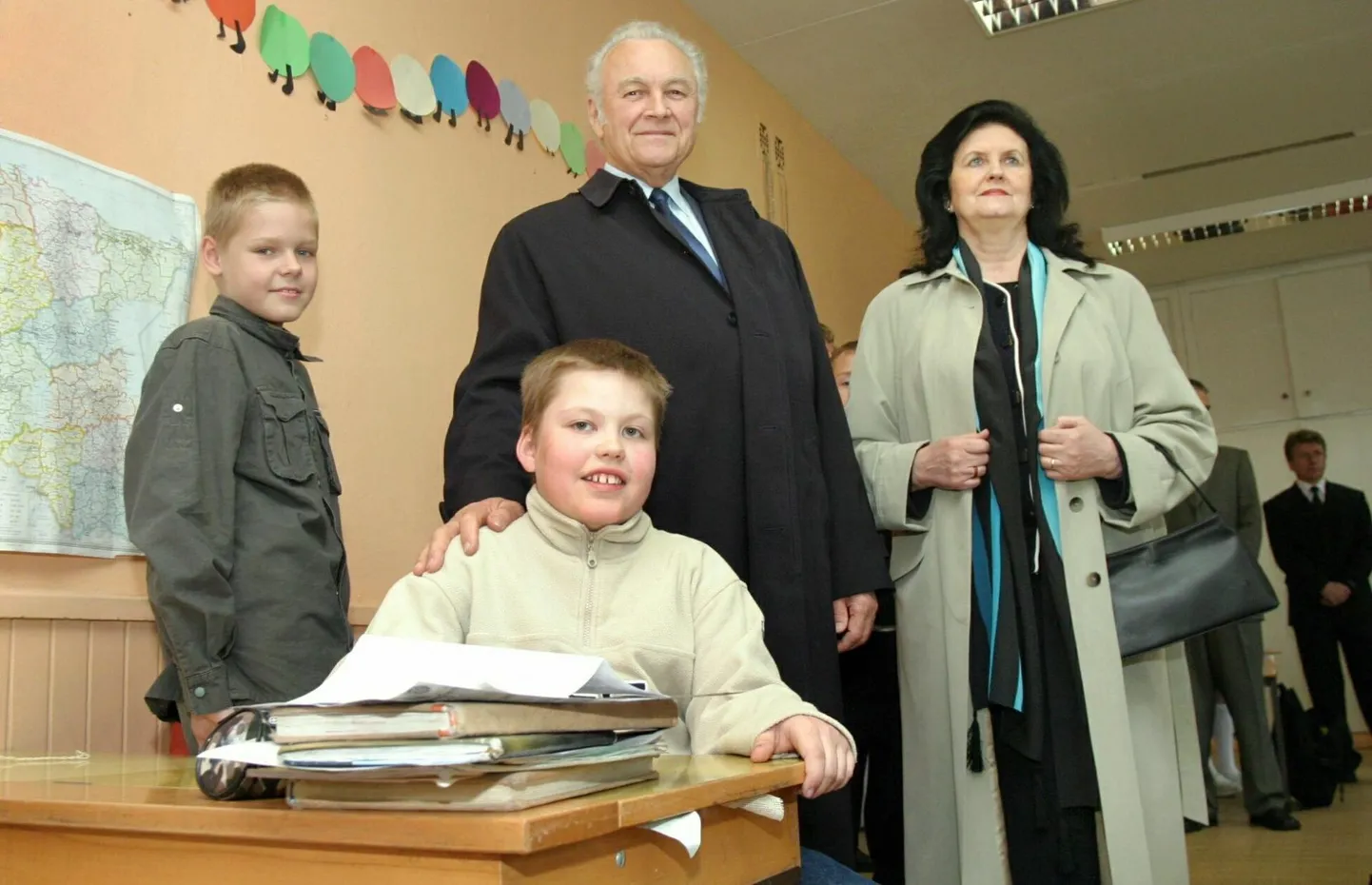 11. mai 2004. Arnold ja Ingrid Rüütel külastasid 11aastase Andres Rosme kutsel Tootsi kooli.