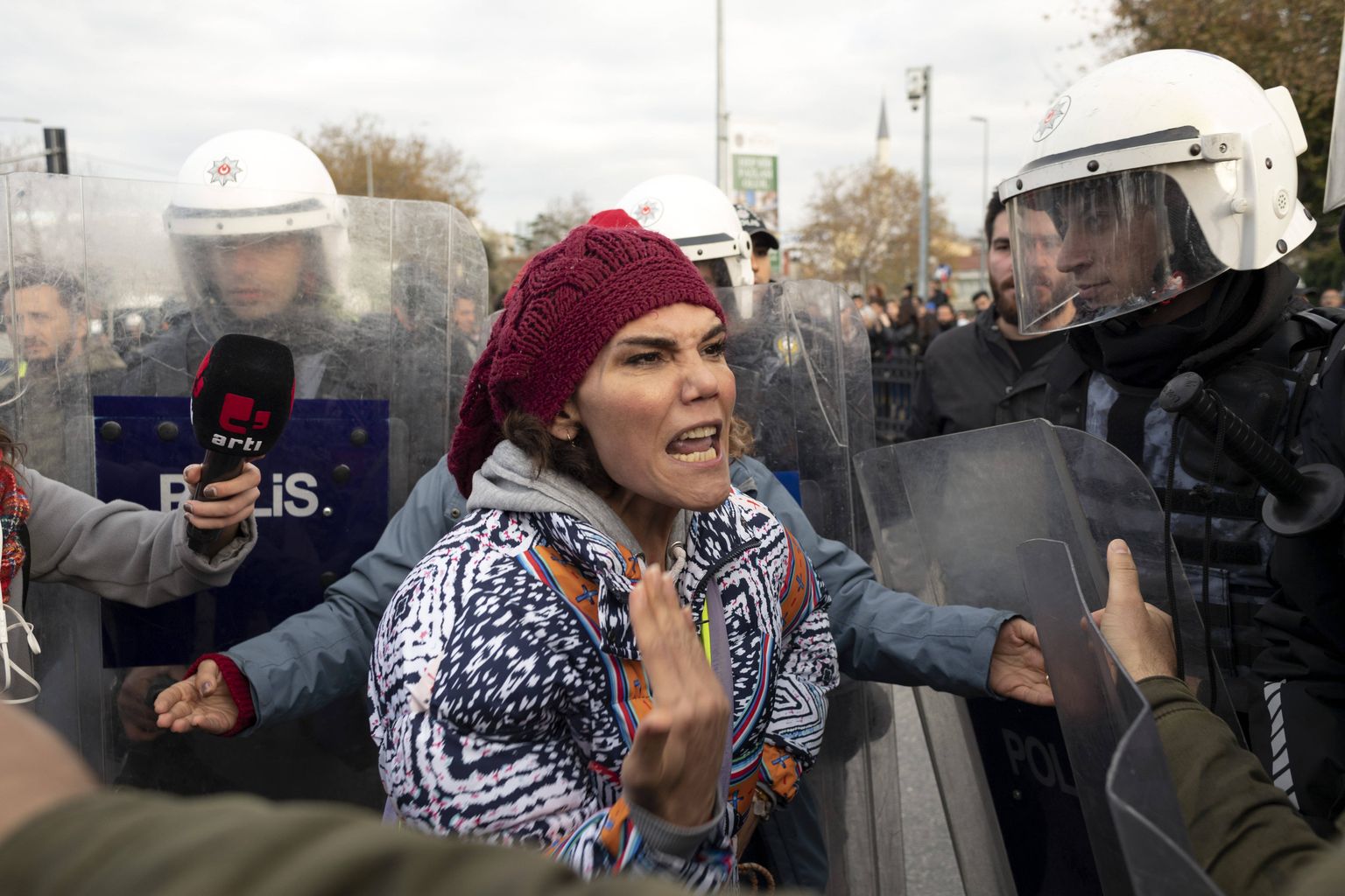 В Турции задержаны протестующие против насилия над женщинами.