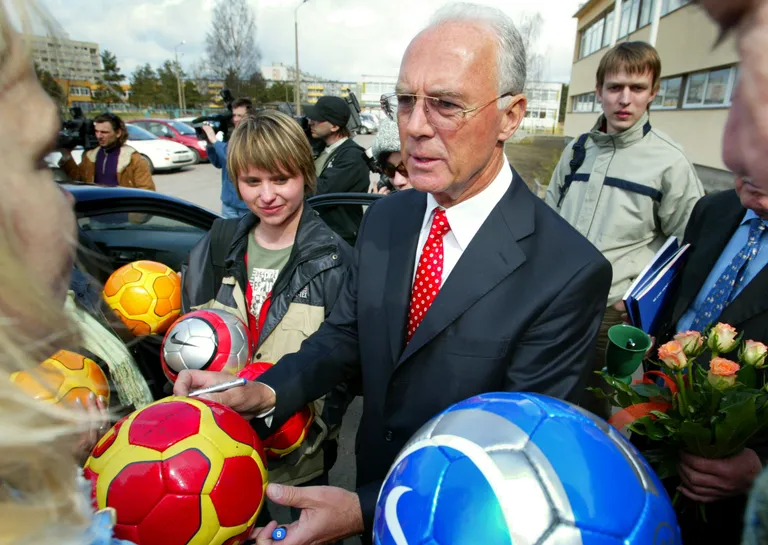 2000ndate keskel kandideeris Beckenbauer Euroopa jalgpalliliidu (UEFA) presidendiks ning valimiskampaania raames külastas ta 2005. aasta aprillis ka Eestit.