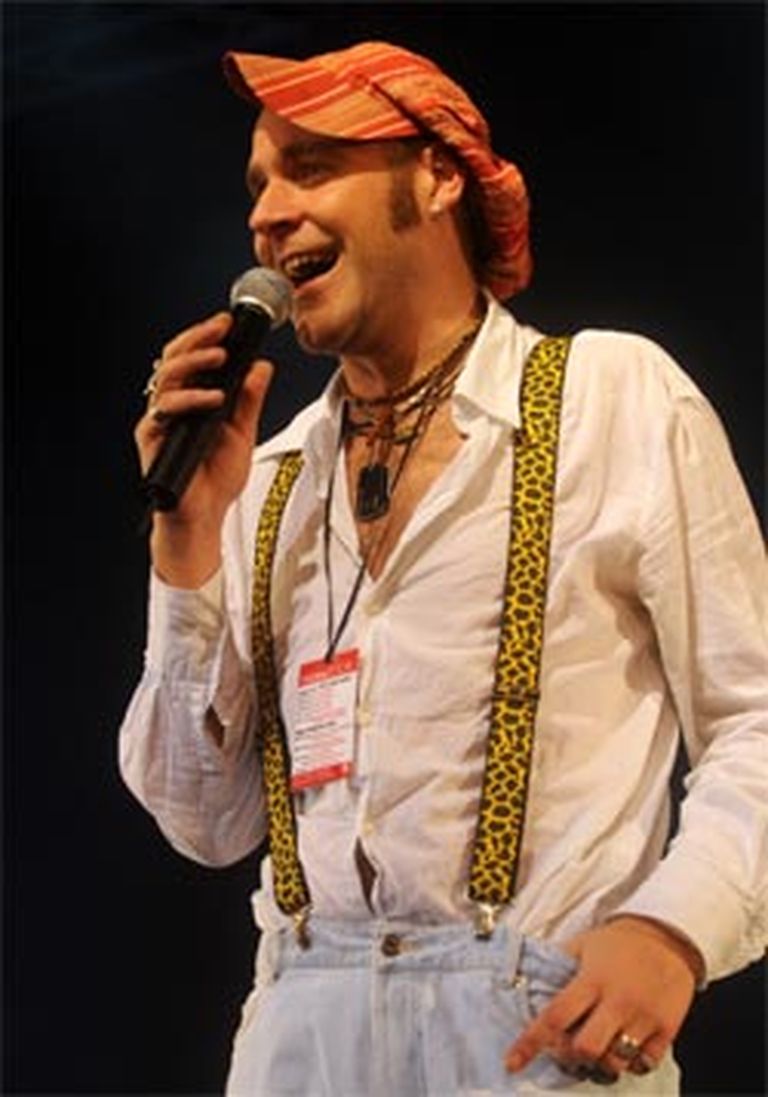 Mūziķis Mārtiņš Freimanis uzstājas mūzikas un mākslas festivāla "Bildes 2009" jauno grupu un festivāla veterānu kopprojektu koncertā 