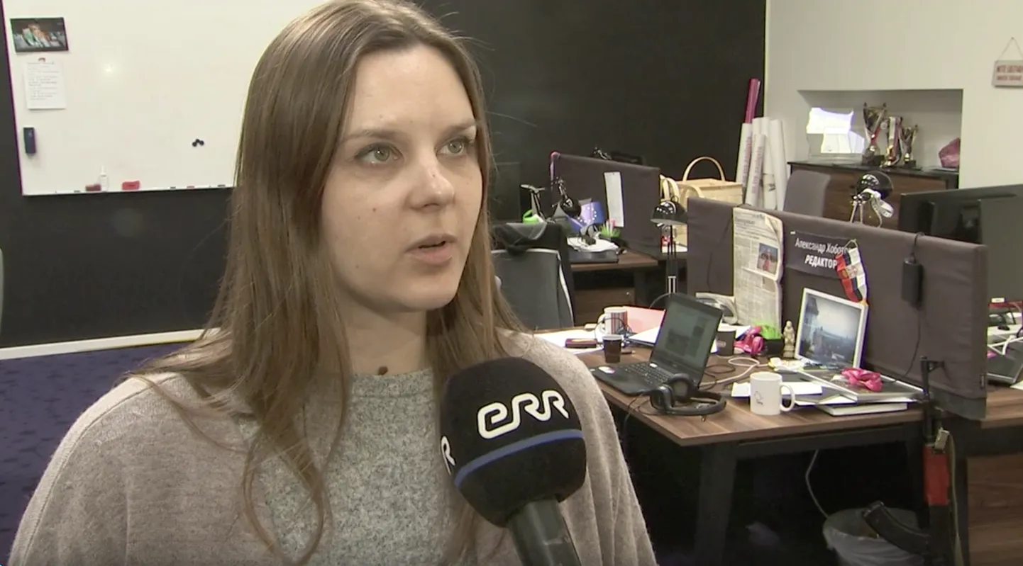 Darja Saar andmas intervjuud automaat seljataga