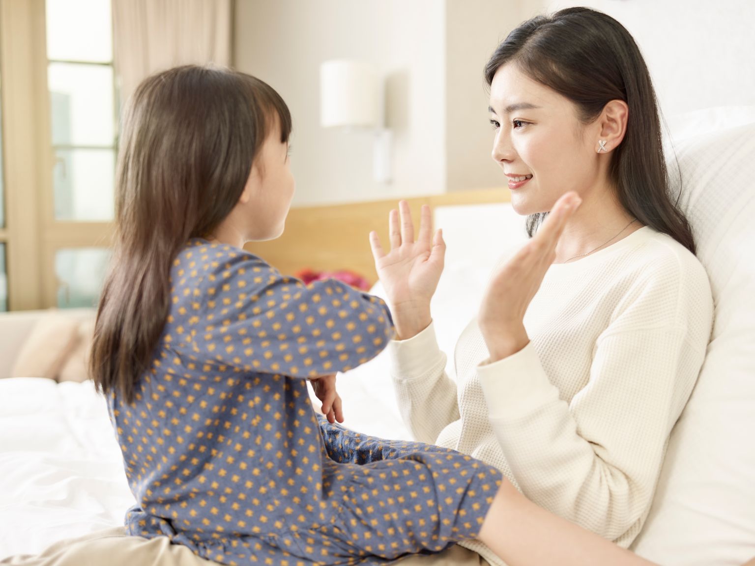 Японская мама с ребенком. Иллюстративное фото.