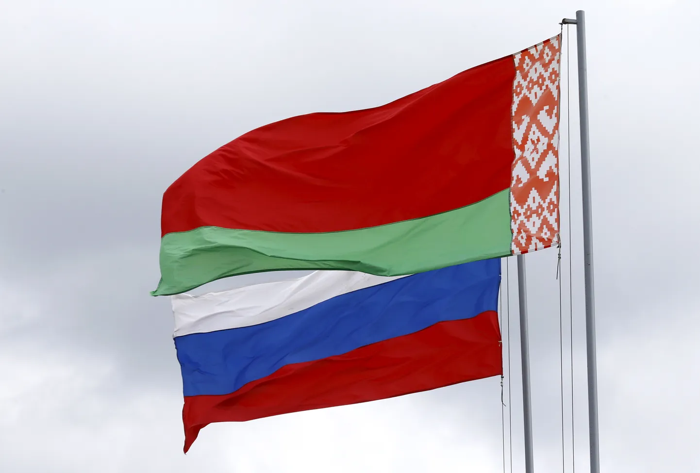 Valgevene ja Venemaa lipud.