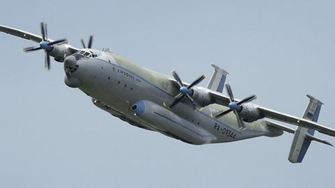 Распался на части: в России разбился самый большой турбовинтовой самолет в мире