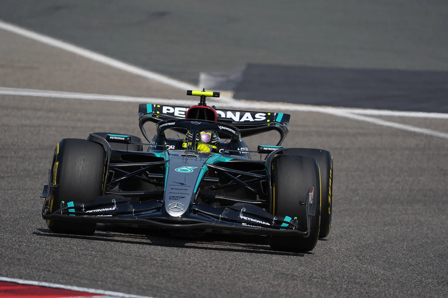 Mercedesel on vaja kedagi, kes suudaks Lewis Hamiltoni kingi täita. Seda ka turunduslikus mõttes.
