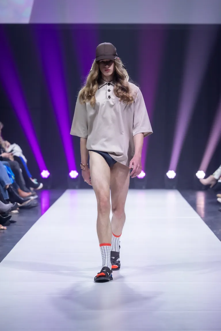 Hannes Rüütel tõi Tallinn Fashion Weekil lavale meestekollektsiooni, mis vaimustas publikut. «Miks naistele nii ägedaid asju ei tehta?» küsisid fashionista'd esireas.