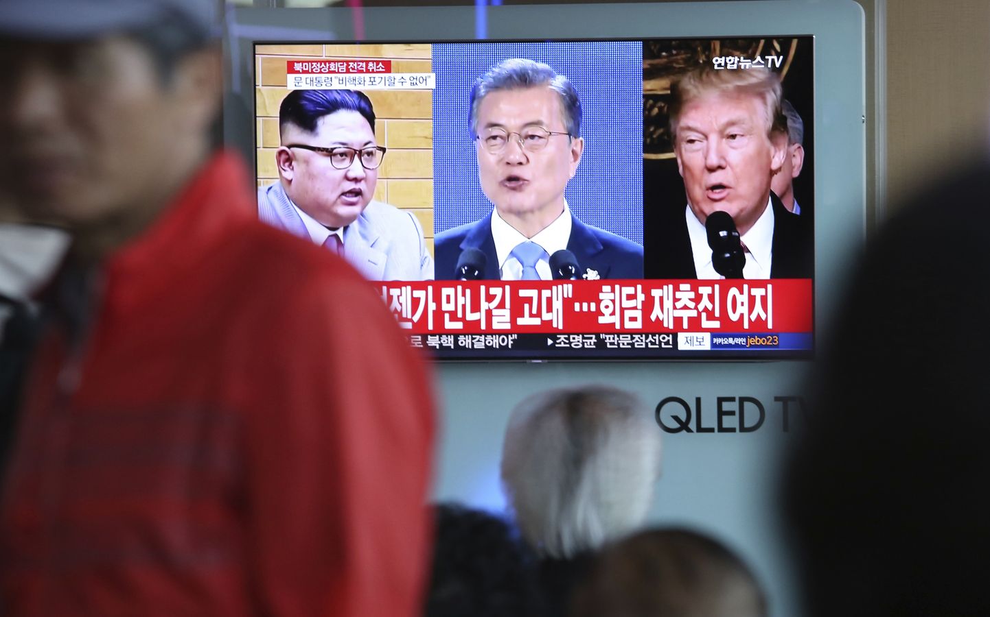 Meedia kuvamas pilte Põhja-Korea liidrist Kim Jong-unist, Lõuna-Korea presidentist Moon Jae-inist ja USA presidentist Donald Trumpist.