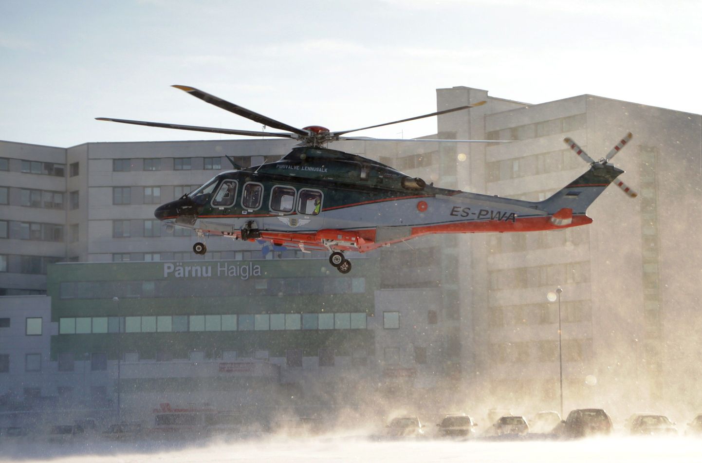 Eile tõi lennusalga helikopter Kihnust Pärnu haiglasse haige naise.