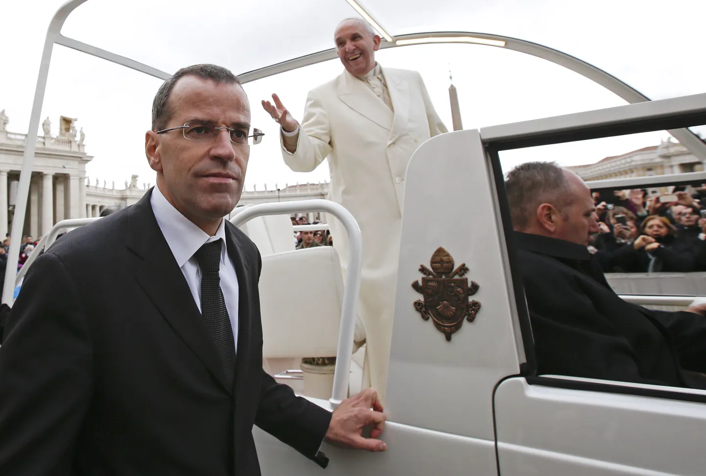 Paavst Franciscus ja Daniel Rudolf Anrig (vasakul)